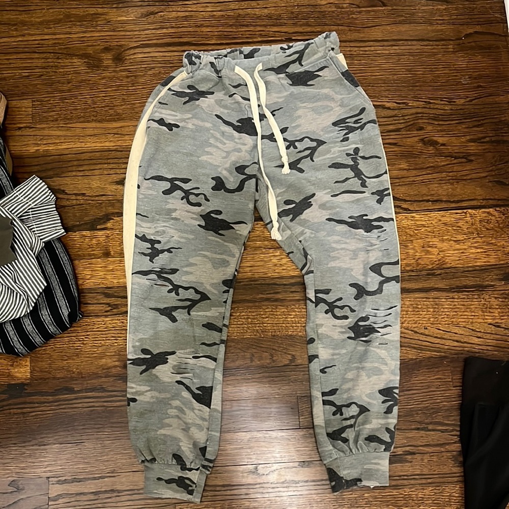 super cute sweatpants with rips